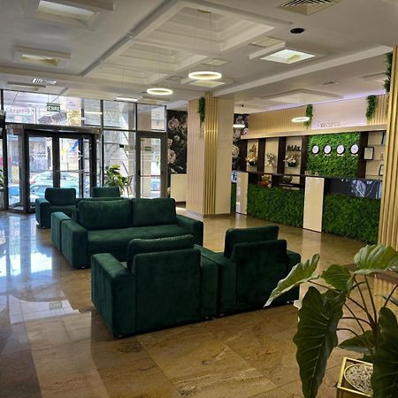 Hotel Yaky Center Piteşti Exterior foto