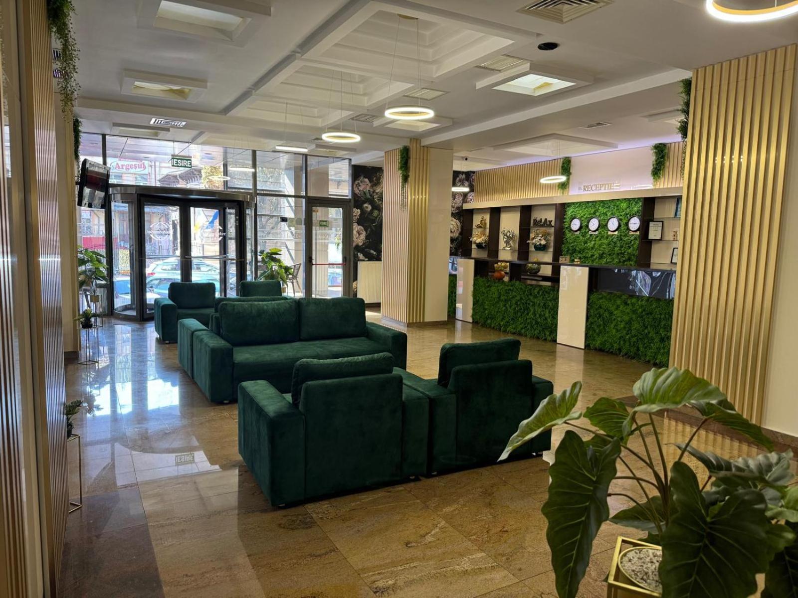 Hotel Yaky Center Piteşti Exterior foto