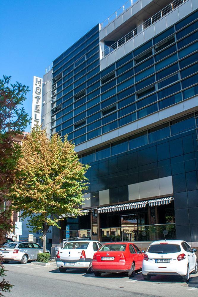 Hotel Yaky Center Piteşti Exterior foto